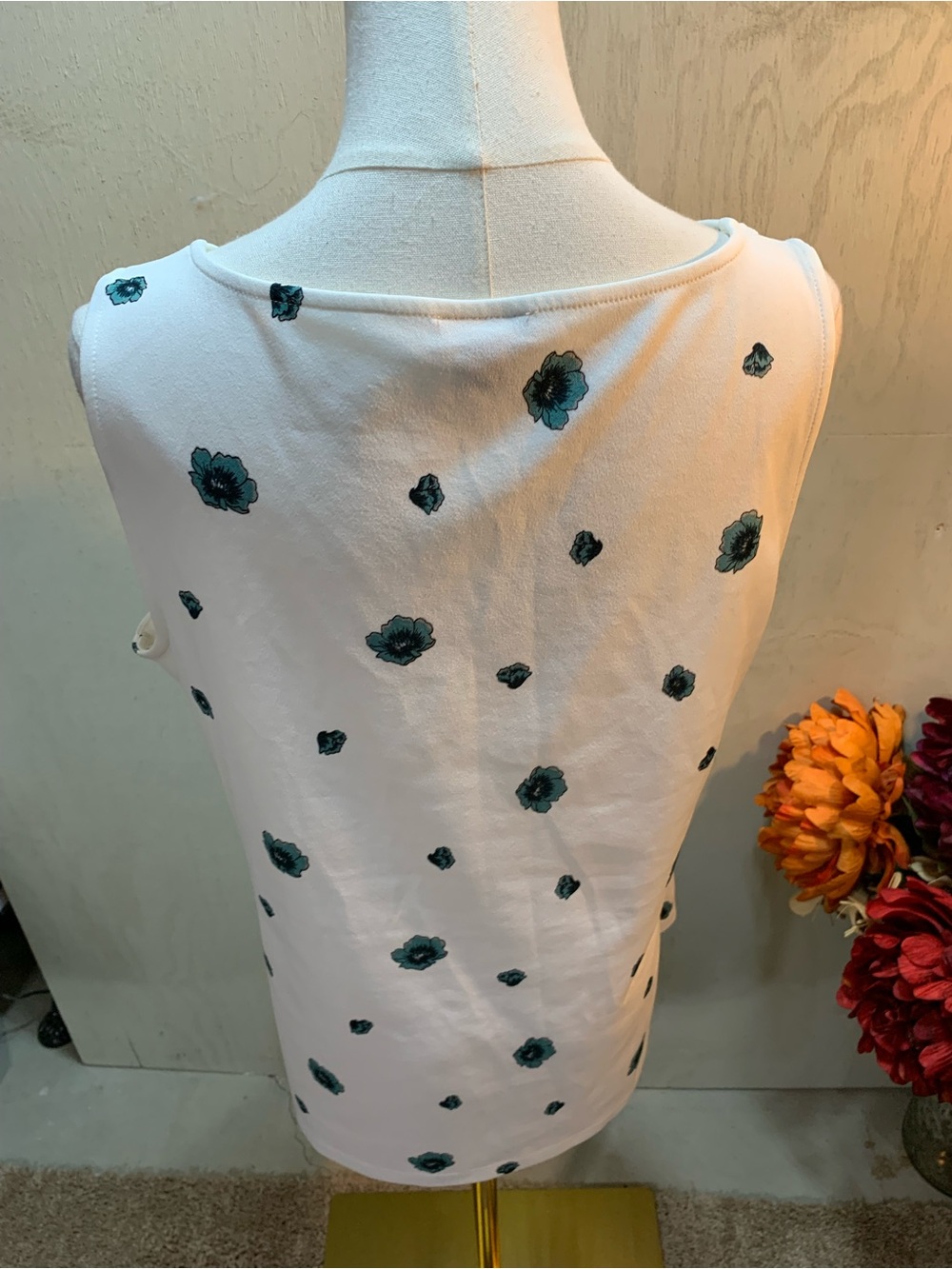 Ann Taylor White Sleeveless V-Neck Top with Teal Floral Print and Ruffle - Picture 3 of 5